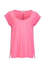 T-shirt with round neck, sleeveless and split on both sides