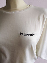 T-Shirt BE YOURSELF by Iara Rodrigues